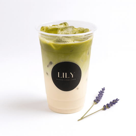 Matcha latté glacé à la lavande